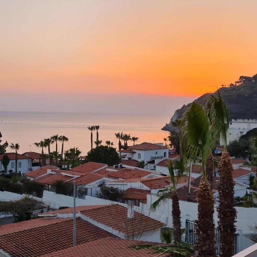 Ninfa Sul Mare Apartments 50 M E T R I Dal Mare Best Breakfast And Free Parking קאפו ואטיצ'אנו מראה חיצוני תמונה