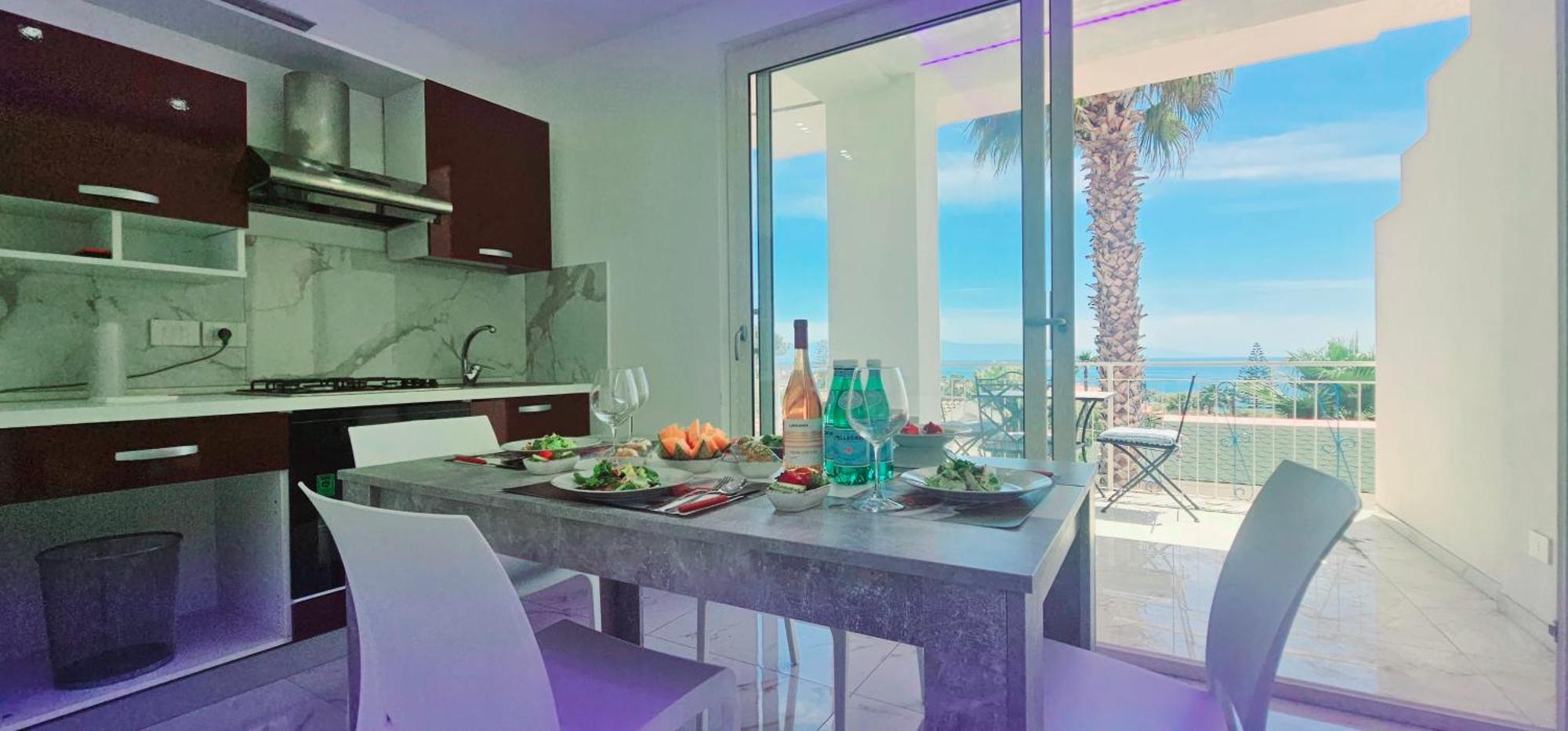 Ninfa Sul Mare Apartments 50 M E T R I Dal Mare Best Breakfast And Free Parking קאפו ואטיצ'אנו מראה חיצוני תמונה